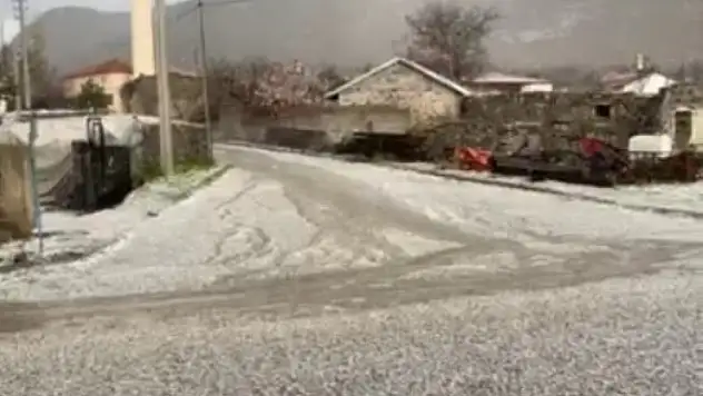Karapınar'da dolu yağışı etkili oldu!