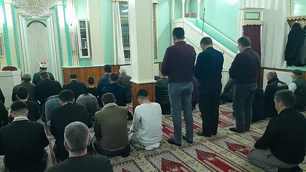 Karapınar'da ilk teravih namazı kılındı