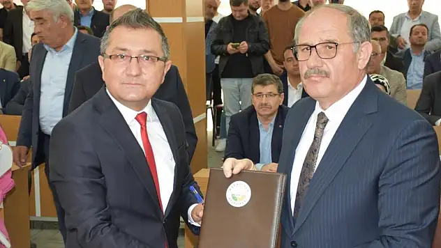 Karapınar'da Belediye Başkanı Önal mazbatasını aldı!