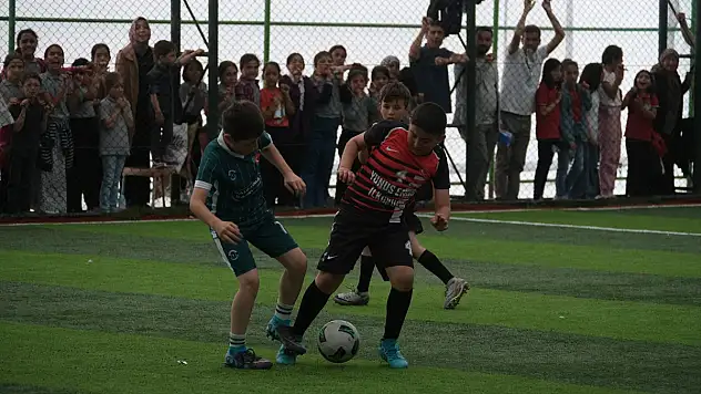 Karapınar'da halı saha turnuvası yapıldı