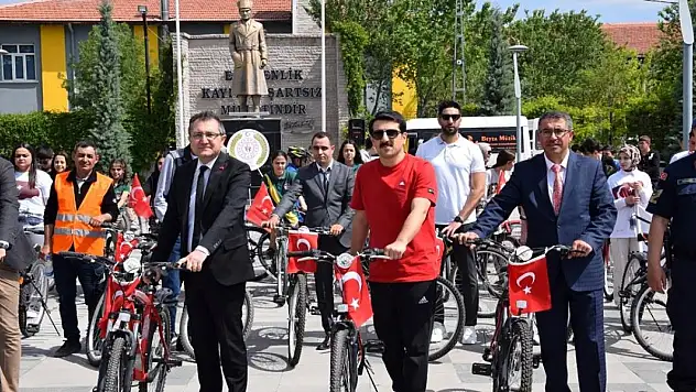 Karapınar'da Kaymakam Önal öğrencilerle bisiklet sürdü