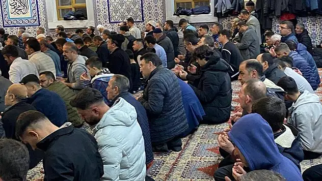 Karapınar'da Miraç Kandilinde camiler doldu