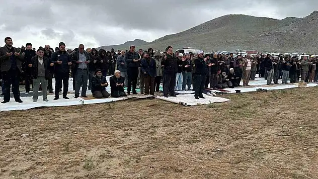 Karapınar'da yağan yağmurlar için şükür duası yapıldı