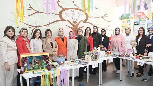 Karapınar'da yıl sonu sergisi açıldı
