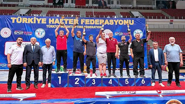 Karataylı haltercilerden çifte başarı