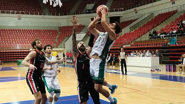 Karatay Belediyespor ilk maçında mağlup! 75-63