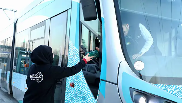 Karatay'da Ramazan bereketle geldi! Yolda kalanlara iftar, çocuklara gelenek