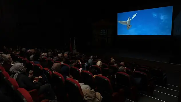 Karatay'dan Öğretmenlere Özel Sinema Jesti