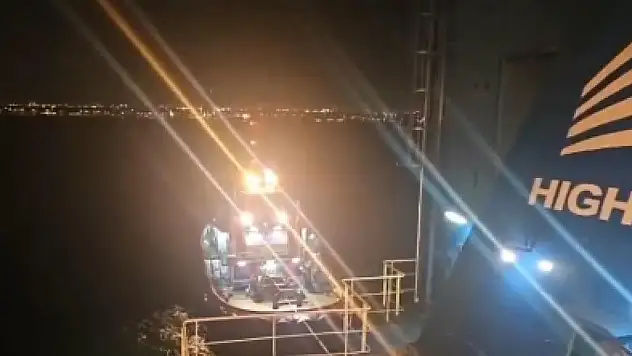 Karaya oturan yük gemisi kurtarıldı