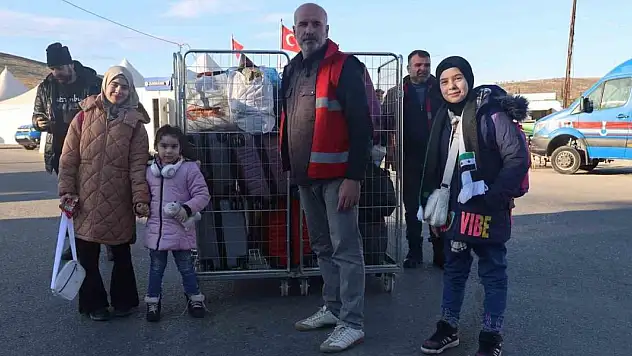 Karnelerini alan Suriyeli çocuklar aileleriyle birlikte ülkelerine döndü