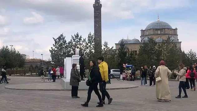 Kars'ta bayramda turist yoğunluğu
