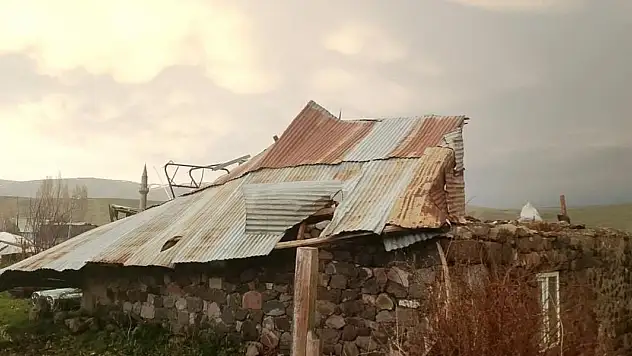 Kars'ta fırtına ve hortum etkili oldu