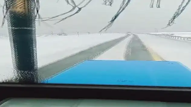 Kars'ta nisanda yağan kar şaşırttı