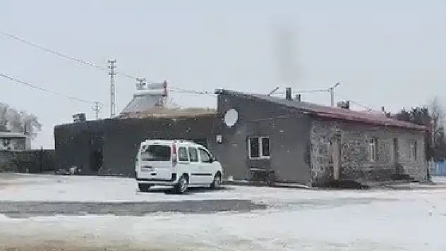 Kars'ta yüksek kesimlere kar yağdı