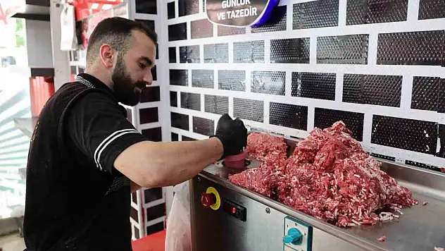 Kasapların kıyma mesaisi sürüyor