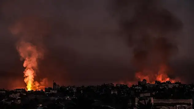 Katil İsrail, Gazze Şeridi'ne gece boyu 50 hava saldırısı gerçekleştirdi