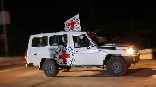 Katil İsrail ordusu Lübnan Kızılhaç ekibini hedef aldı