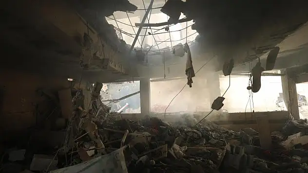 Katil İsrail yine okul bombaladı
