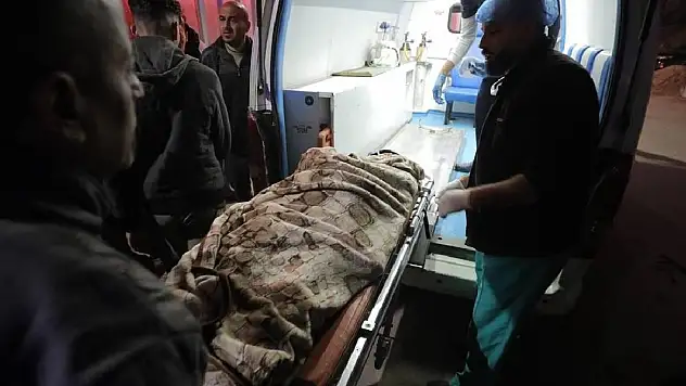 Katil İsrail'in Gazze'de gece düzenlediği saldırılarda en az 28 Filistinli hayatını kaybetti