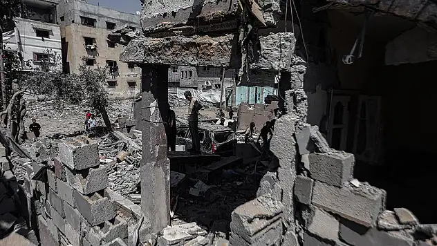 Katil İsrail'in Gazze'deki saldırılarında 45 kişi hayatını kaybetti