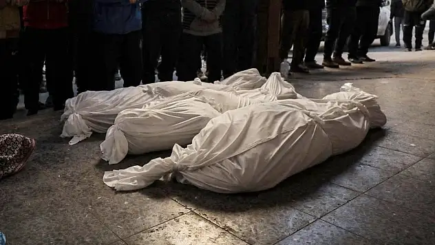 Katil İsrail'in Gazze'ye düzenlediği son saldırılarda 17 Filistinli hayatını kaybetti