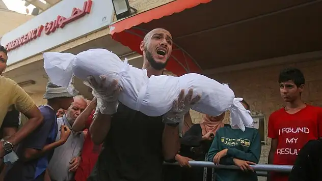 Katil İsrail'in Gazze'ye yoğun saldırısında 9 Filistinli hayatını kaybetti