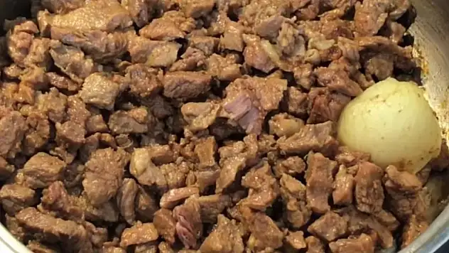 Kavurmaya mutlaka bu baharattan serpiştirin, lokum yanında sert kalıyor