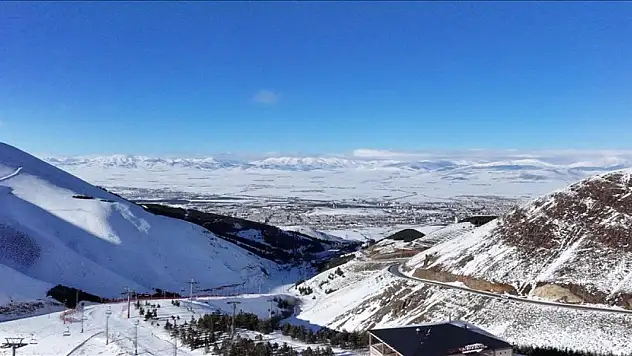 Kayak merkezlerinde en fazla kar kalınlığı 130 santimetreyle Palandöken'de ölçüldü