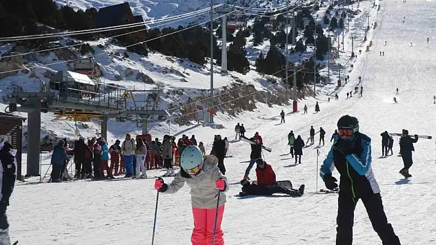 Kayak merkezlerindeki kar kalınlıkları