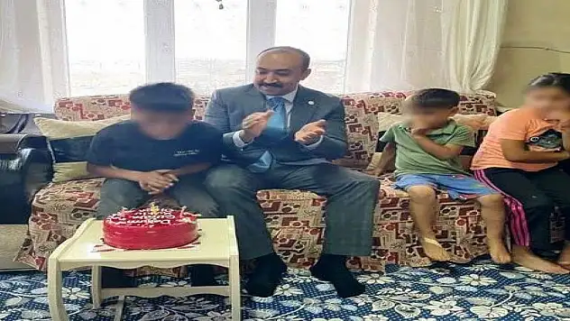 Kaymakam Pelvan'dan, Çocuk Gülerse Dünya Güler Projesi