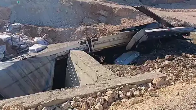 Kaza yapan tırda alevler içerisinde kalan baba ve 13 yaşındaki oğlu hayatını kaybetti
