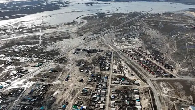 Kazakistan'da sel: 10 eyalette olağanüstü hal ilan edildi
