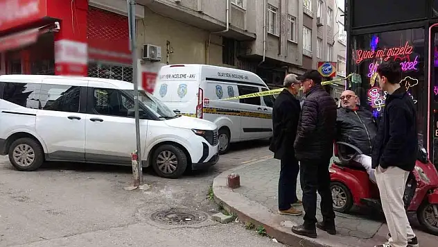 Kendini doğal gaz borusuna asan genci vatandaşlar kurtardı