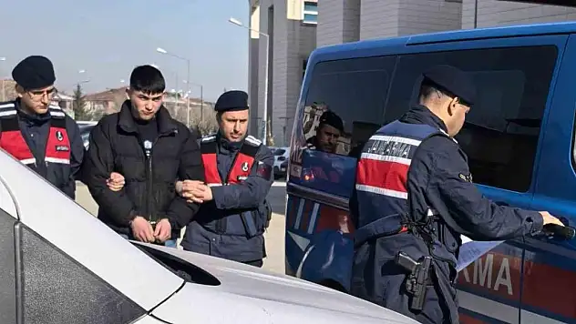 Kendisini bıçakla yaralayan şahsı kurşun yağmuruna tuttu