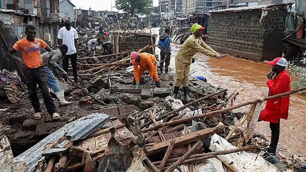 Kenya'da çöken baraj nedeniyle 42 kişi yaşamını yitirdi