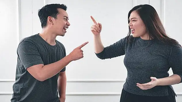 Kimler boşanmaya daha yakınlaşmış olabilir? Bir ilişkinin bittiğini gösteren  8 işaret