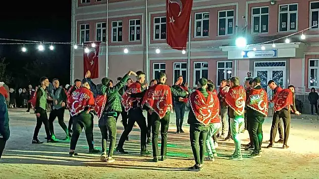 'Kınalı Kuzular' asker eğlencesinde moral depoladı