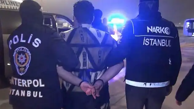 Kırmızı bültenle aranan 3 şüpheliden 2'si Türkiye'ye getirildi
