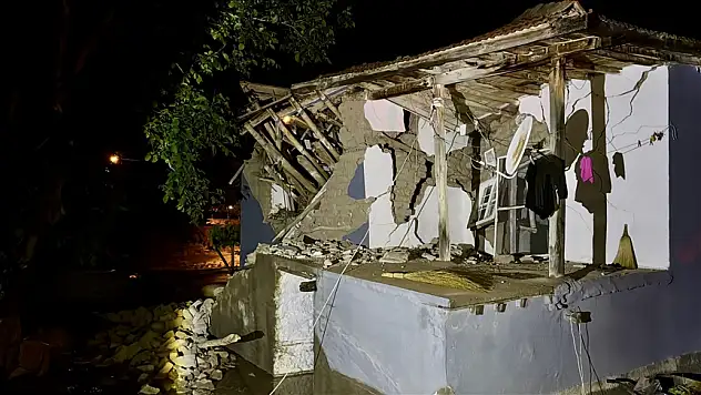 Kırşehir'de sel nedeniyle 1 ev çöktü, hasar gören 3 ev boşaltıldı