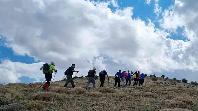 Kırşehirli dağcılar Neşet Ertaş'ı Gönül Dağı'nda andı