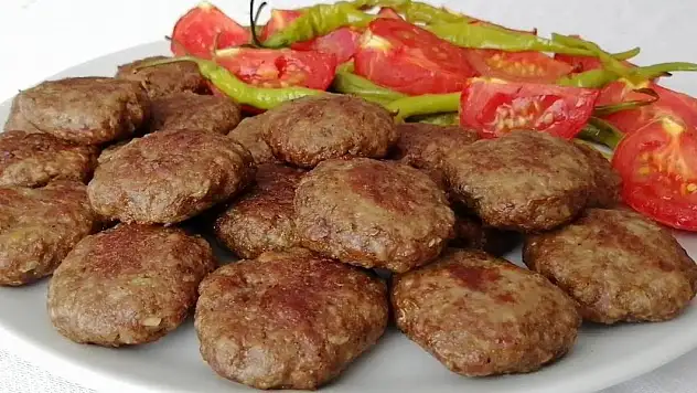 Kıymayı ziyan etmeyin. Köfte pişirirken bilmeniz gereken 10 tüyo
