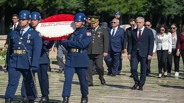 KKTC'nin Ankara Büyükelçisi Korukoğlu, Anıtkabir'i ziyaret etti