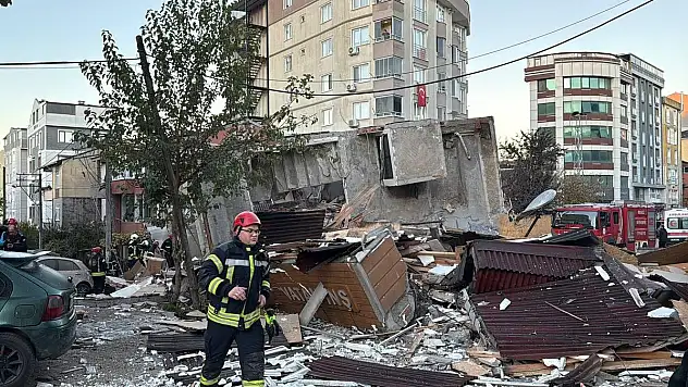 Kocaeli'de 6 katlı bina çöktü!