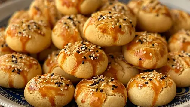 Kokusu tüm mahalleyi sarıyor! Pastane usulü lezzetli tuzlu kurabiye nasıl yapılır?