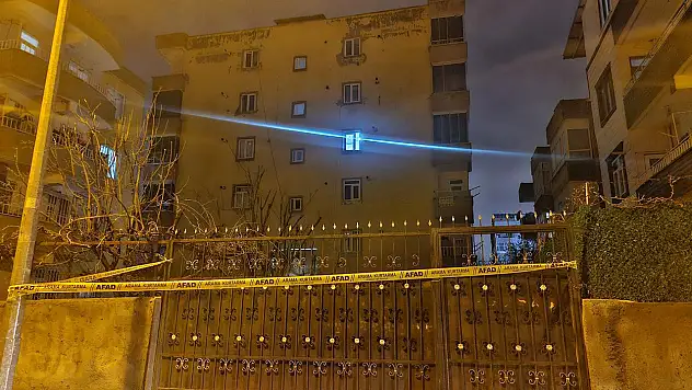Kolonlardan ses geldi, 51 kişinin olduğu bina boşaltıldı!