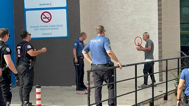 Kolonya içti, bıçakla kendi kesti