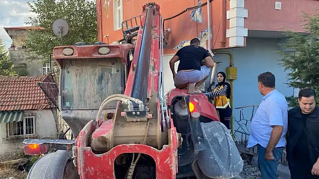 Kontrolden Çıkan İş Makinesi Dehşet Saçtı! 2'si Çocuk 4 Yaralı