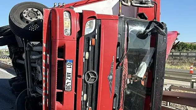 Kontrolden çıkan kamyon devrildi: 1 yaralı
