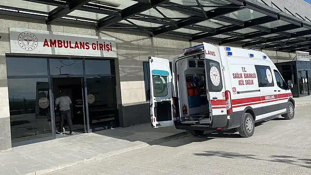 Kontrolden çıkan otomobil bariyerlere çarparak devrildi: 4 yaralı