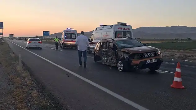 Konya-Adana Karayolu'nda feci kaza! Refüje çarpan araç karşı şeride uçtu